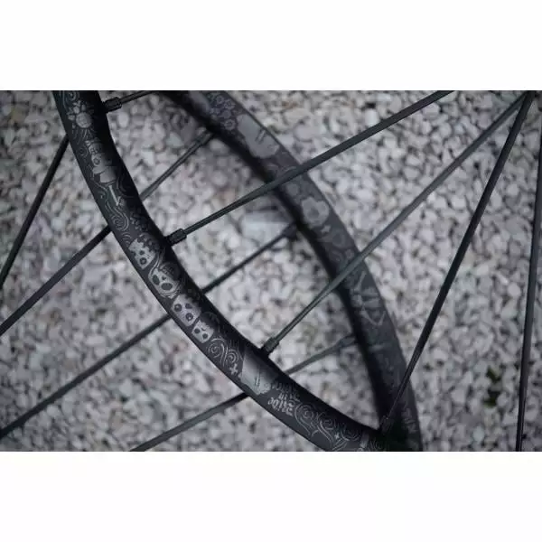 Paire De Roues MAVIC DEEMAX PRO SAM HILL 27,5'' Axe Av. 15x110 Mm - Ar. 12x148 Mm Boost 10 Paire De Roues MAVIC DEEMAX PRO SAM HILL 27,5'' Axe Av. 15x110 Mm - Ar. 12x148 Mm Boost – Image 8