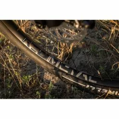 Paire De Roues FULCRUM RED METAL 5 29" Axe Av. 15x110 Mm - Ar. 12x148 Mm Boost 28 Paire De Roues FULCRUM RED METAL 5 29" Axe Av. 15x110 Mm - Ar. 12x148 Mm Boost -Roues VTT 29 Soldes Magasin HCUWIJ 2022 Red Metal 5 Action 05 RS3AVM5B600x6005D